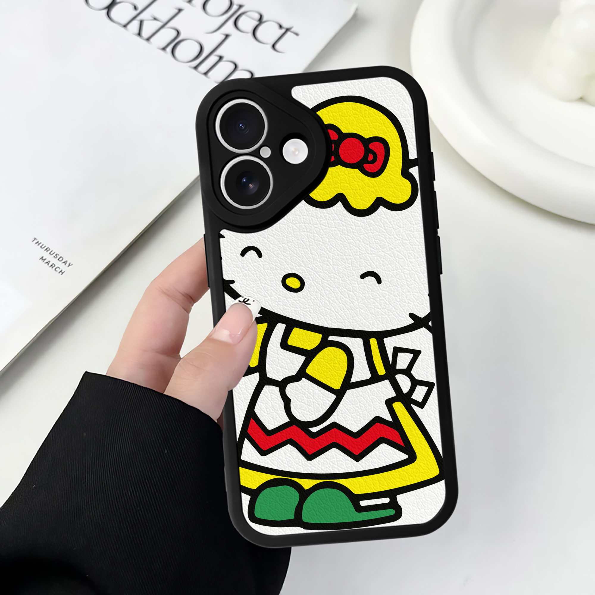 （画像用） Hello Kitty ハローキティ 【iPhone 16シリーズ対応】シリコンスマホケース（レザー調） 材質：シリコン